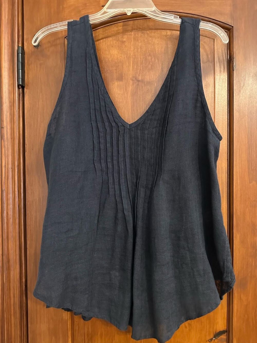 Sleeveless V-Neck Pintuck Linen Blend Top - Dark Navy Fits M/10